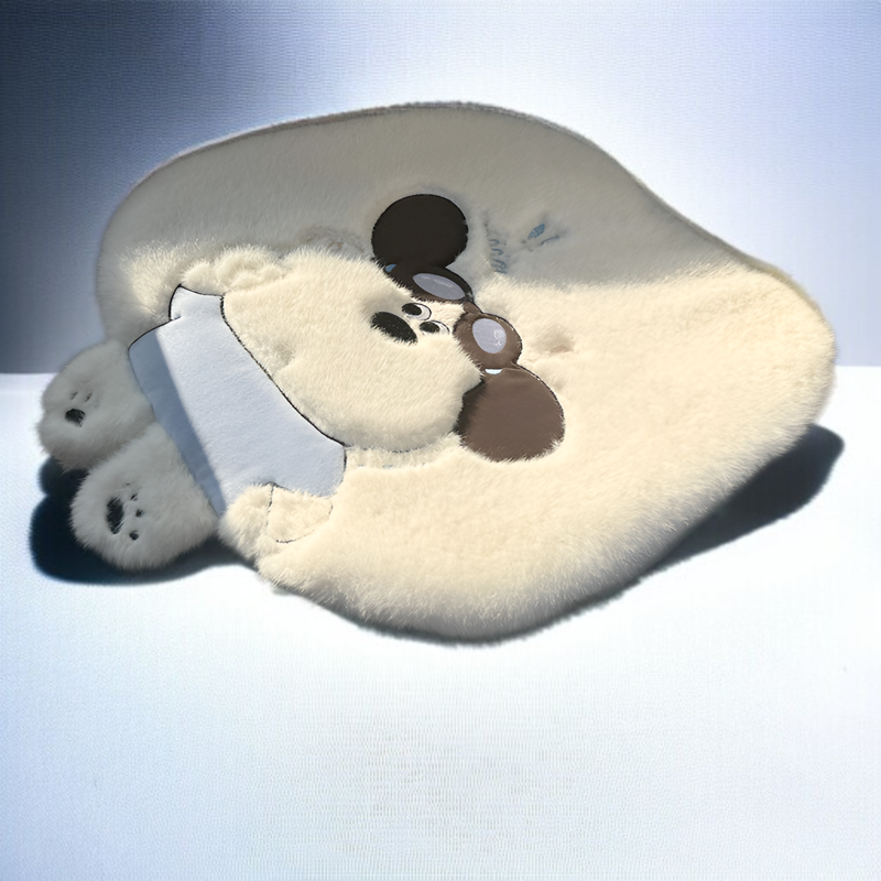 車内を彩るぬいぐるみ素材のシートクッション