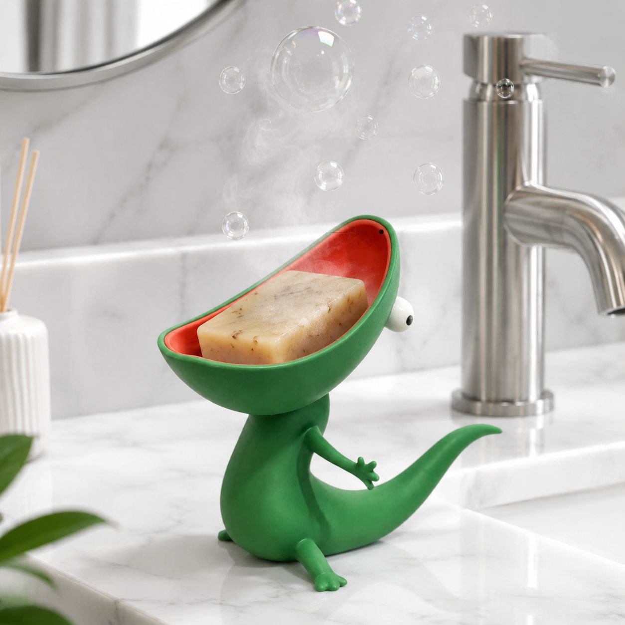 Soap holder with drainage for keeping soap dry