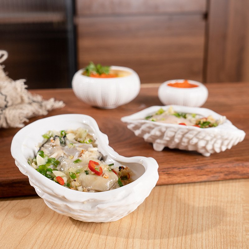 Plato de cerámica de forma irregular