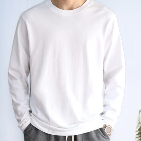 통기성이 우수한 긴팔 티셔츠 착용 모습