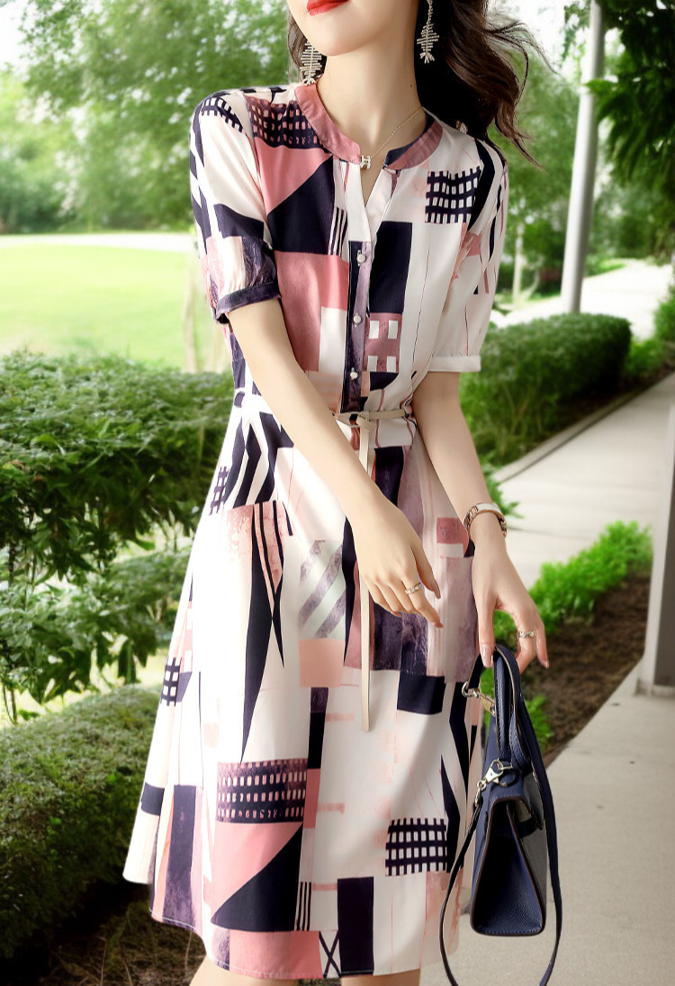 ライト・ラグジュアリー・コミューター・ドレス着用イメージ