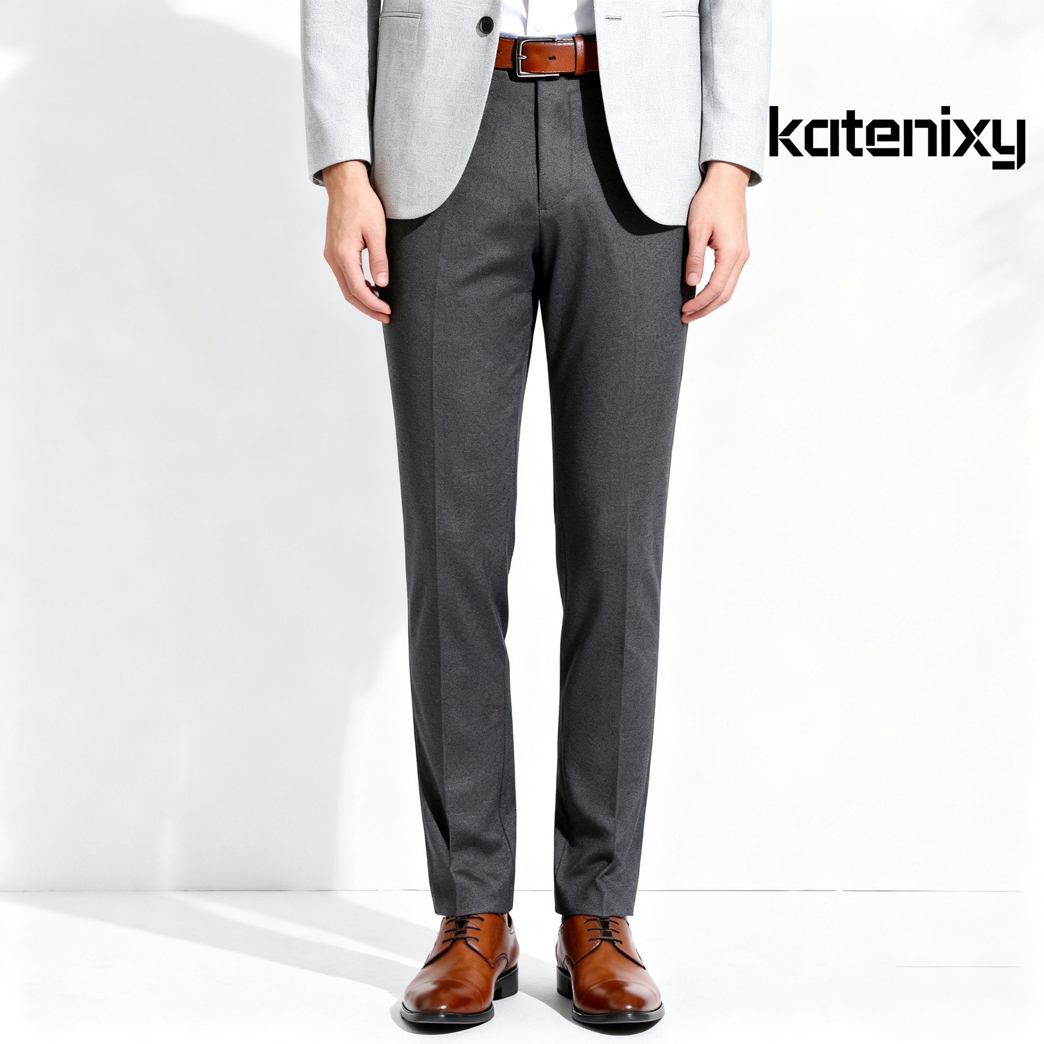 진한 회색 정장 바지