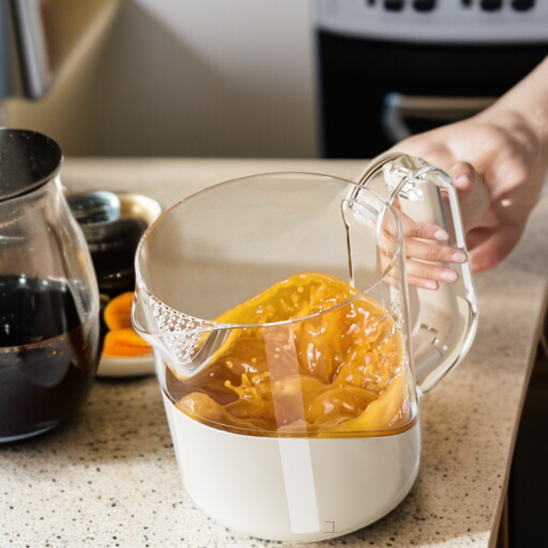 주방에서 사용하는 거품기 컵