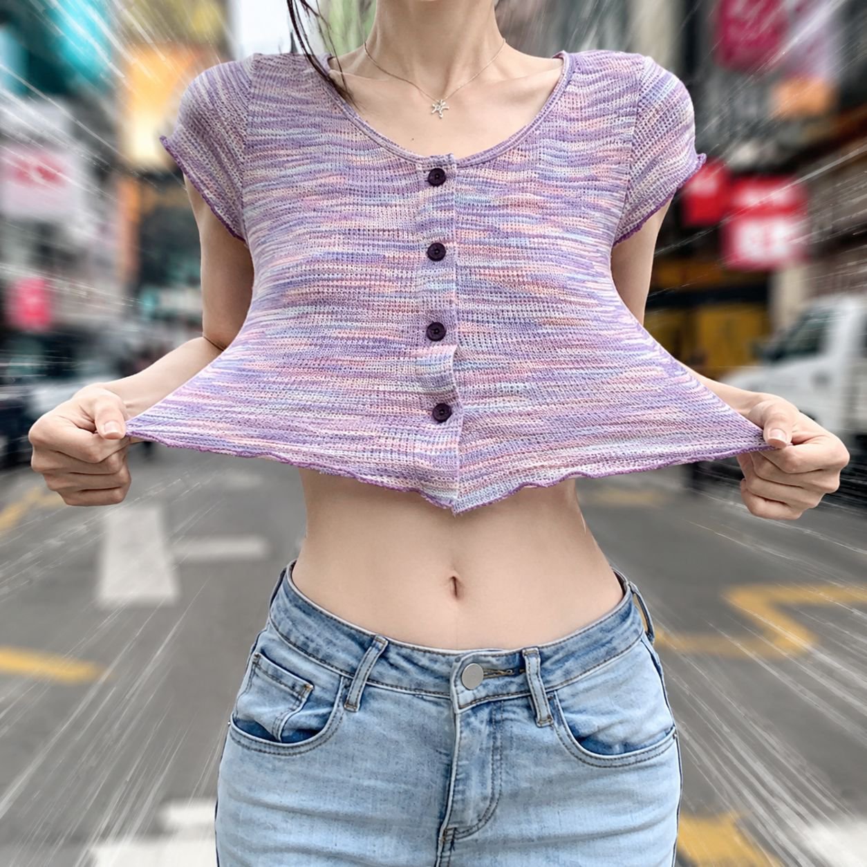 유니크한 디자인의 스트라이프 반팔 상의