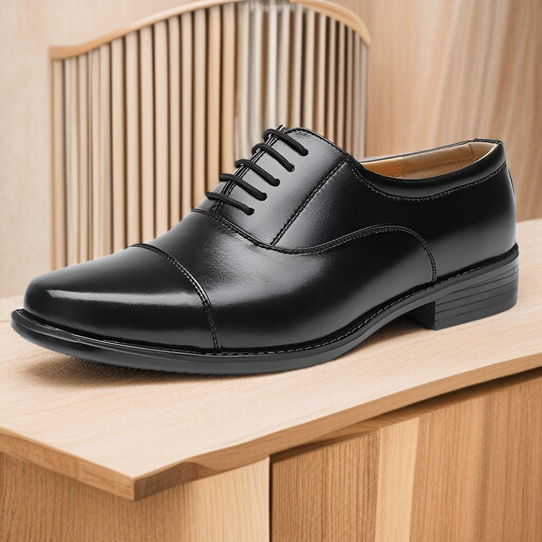 고급스러운 발끝 비즈니스 구두 측면 사진