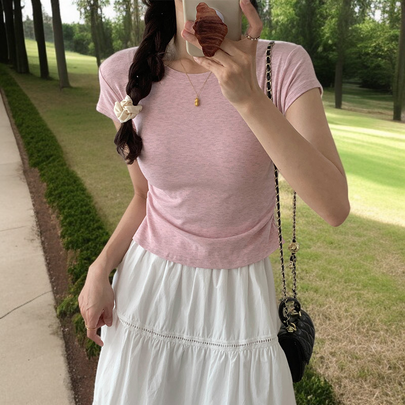 小柄女性向けソルトスタイル肩正しいフリル袖トップス・夏のドーパミンコーデ・スリム見えデザイン丸首シャツ