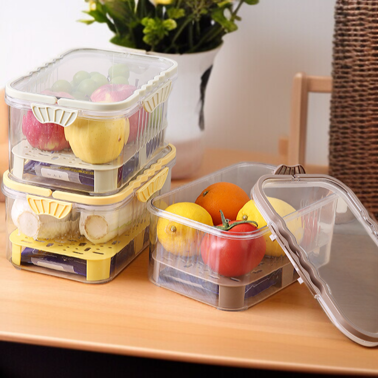 スナックや果物を収納したボックス