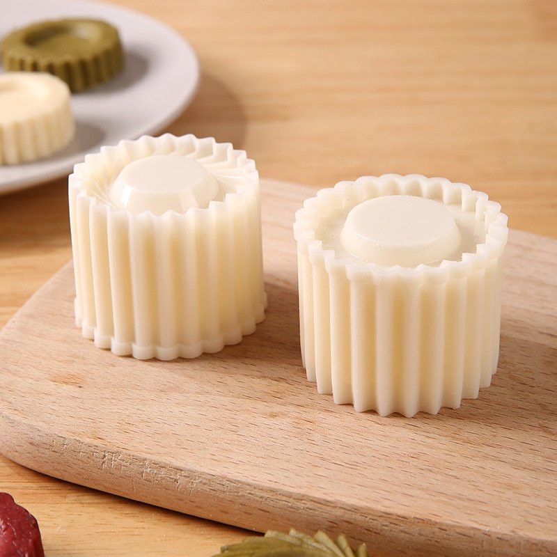 Detachable pastry mold