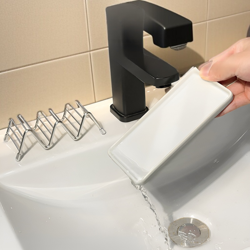 욕실 인테리어에 어울리는 스텐 선반