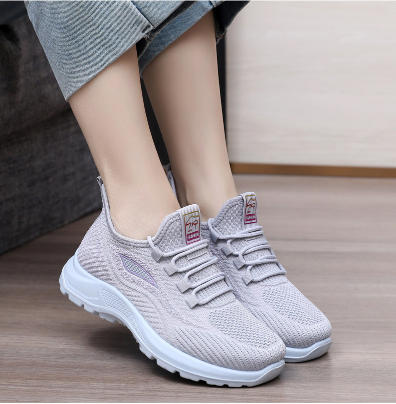 中高年ママ向けスポーツカジュアルシューズの着用イメージ