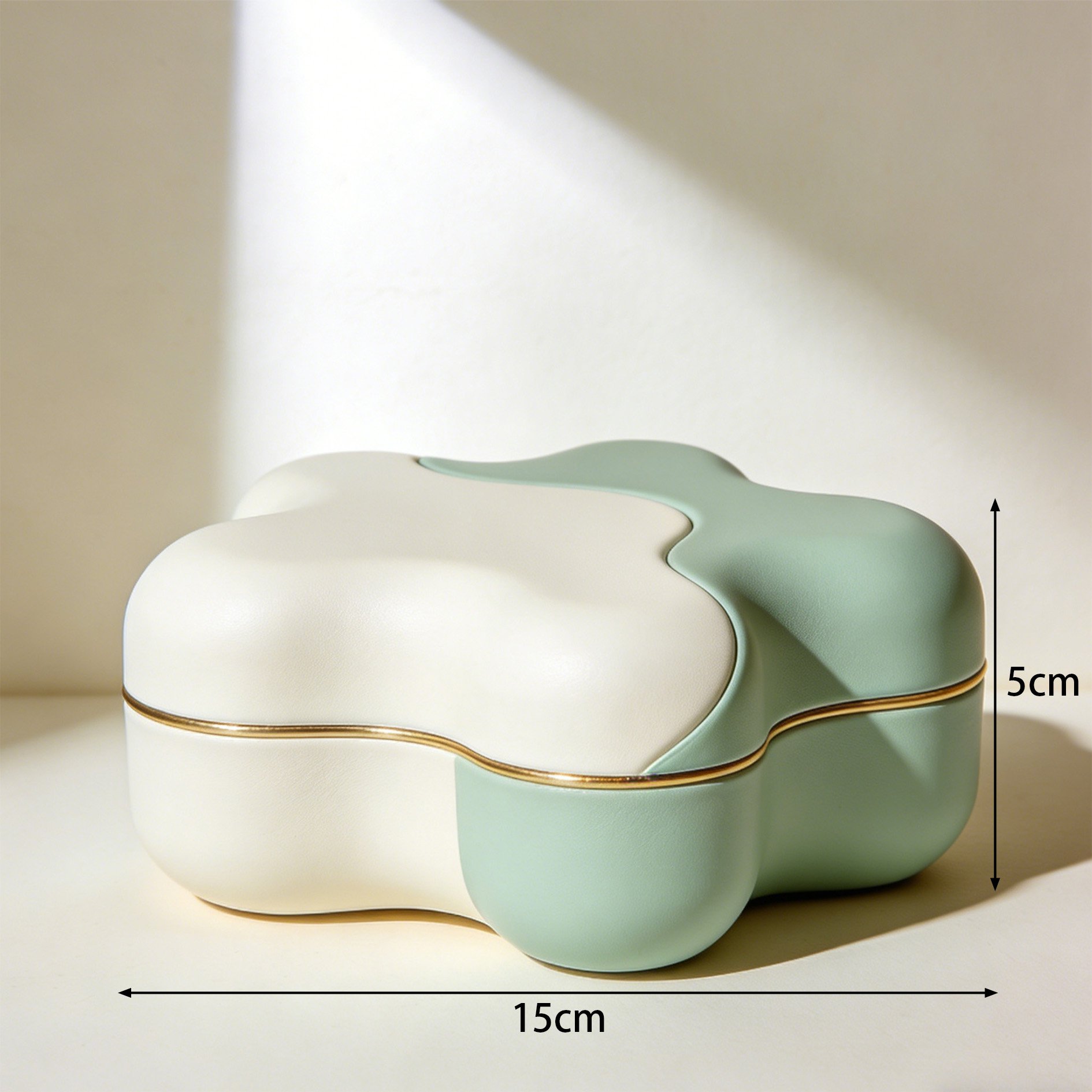 アクセサリー収納に便利なジュエリーボックス