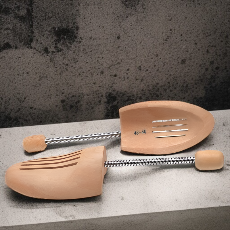 靴の型崩れ防止に役立つ木製靴楦