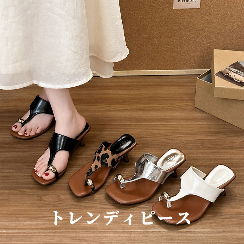 スクエアトゥのチャンキーヒールサンダル横からの画像
