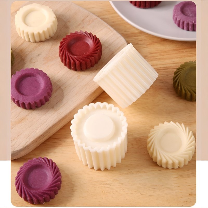 Detachable pastry mold
