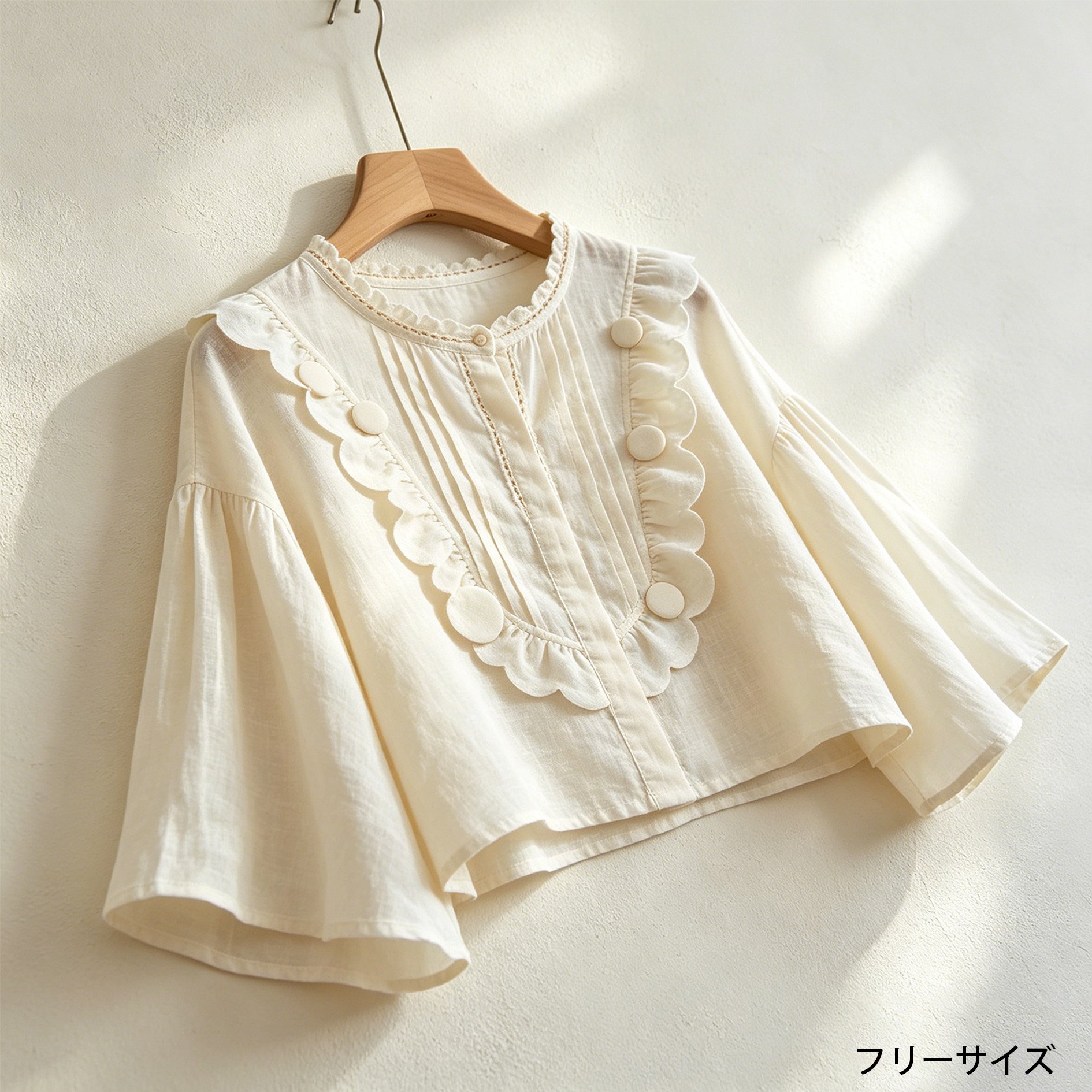 ワイドスリーブが特徴のシャツディテール