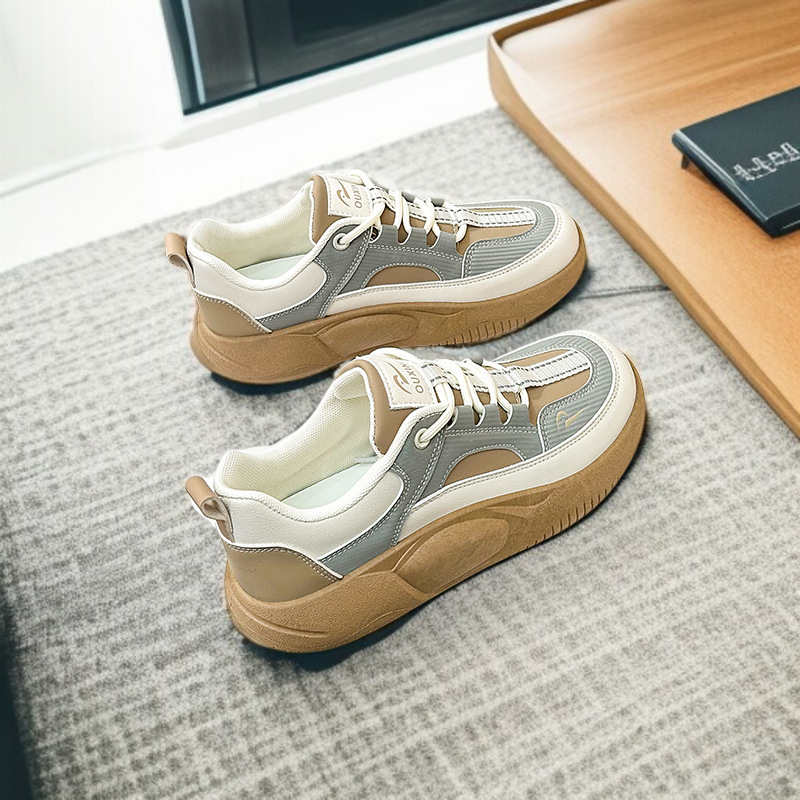 脚長効果のある女性向け厚底シューズ