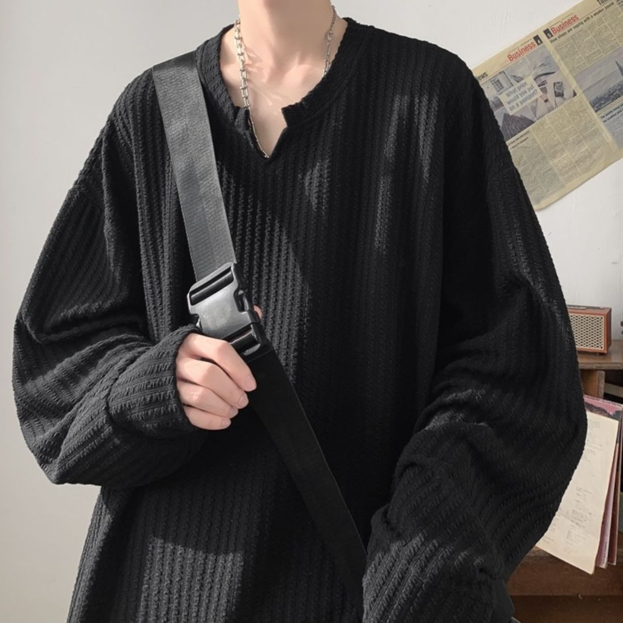 秋冬万能インナーとしての白色長袖Tシャツ