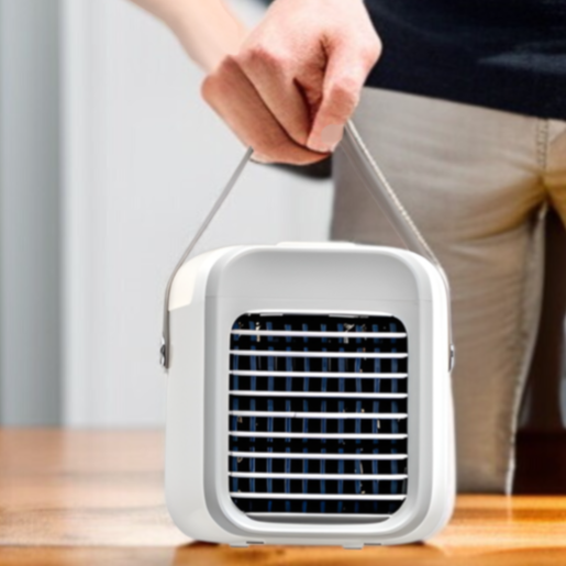 ミニサイズの水冷エアコンをデスクに設置