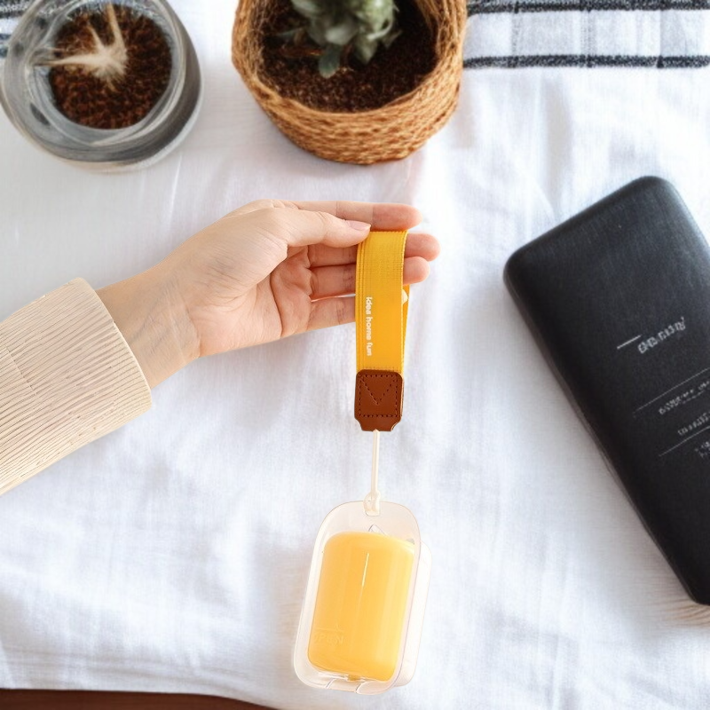 컴팩트한 사이즈의 휴대용 제모기 디테일 사진