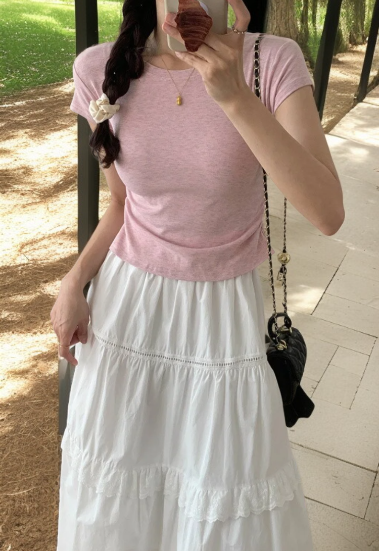 小柄女性が着たスリム見えフリルトップス