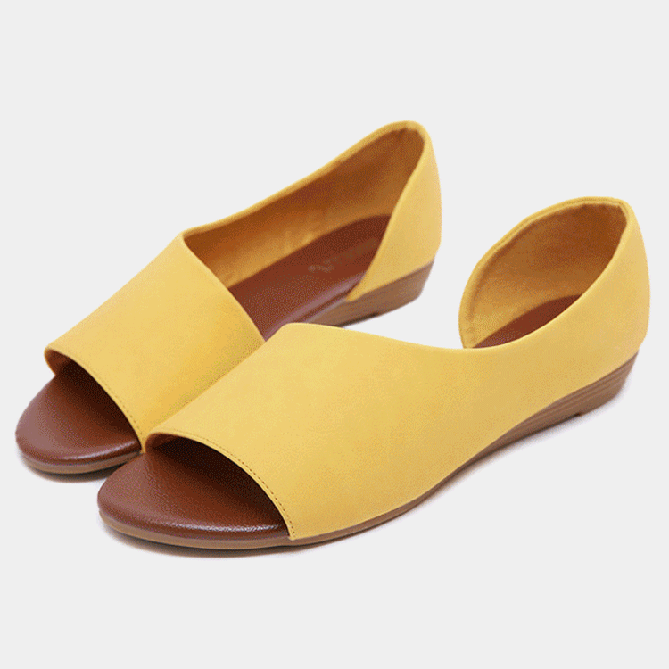 รองเท้าที่มีสายรัดส้นแบน