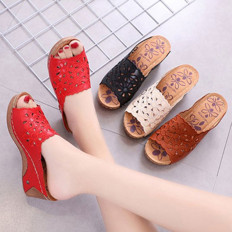 รองเท้าแตะส้นเตารีดแฟชั่น