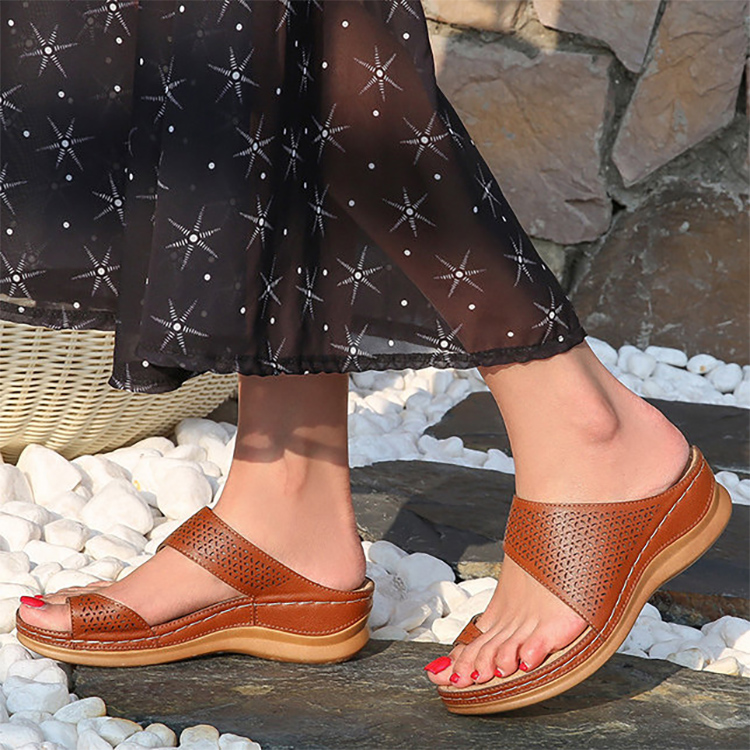 【トングサンダル】外反母趾対策　お洒落なサンダル！履くだけで親指を正しい位置に保持し、自然と足指を開く。