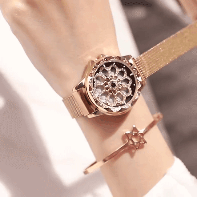Women’s Stylish Hollow-out Magnetic Strap Watch