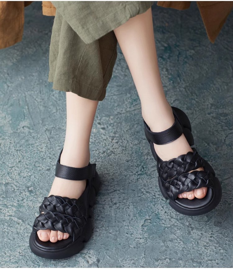 多用途に使える編み込みレザー厚底サンダル