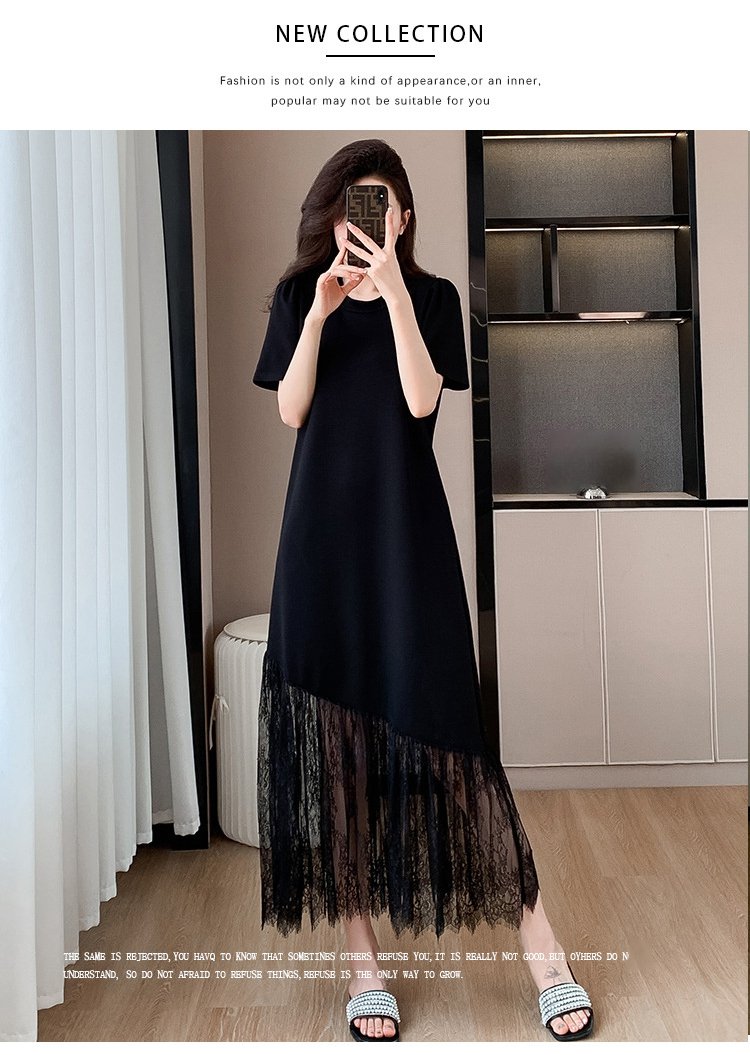 여성 모델의 레이스 패치 루즈핏 원피스 착용샷