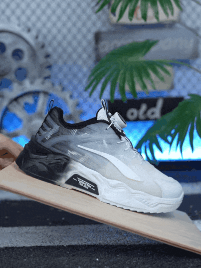 Stoßdämpfende Turnschuhe mit Drehschnalle