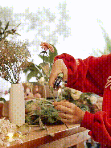 손에 편안하게 잡히는 원예 가위