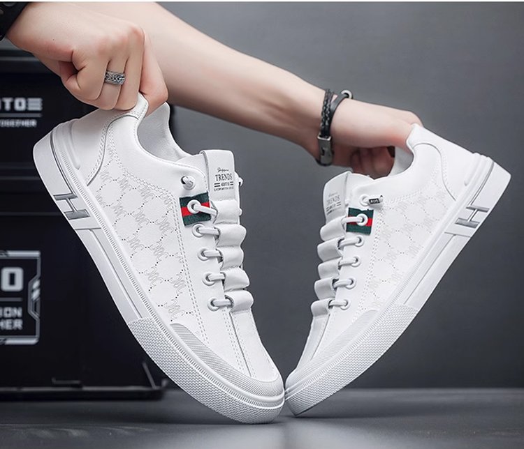 スポーツにも普段使いにも使える万能スニーカー