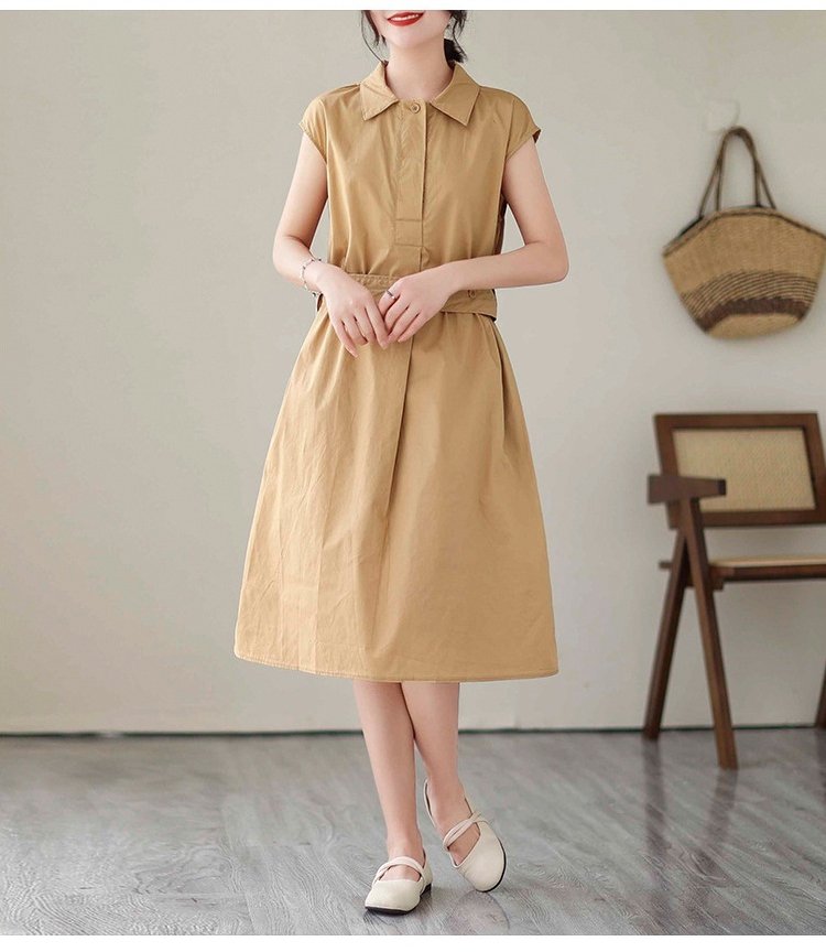 여성스러운 실루엣의 원피스 착용컷