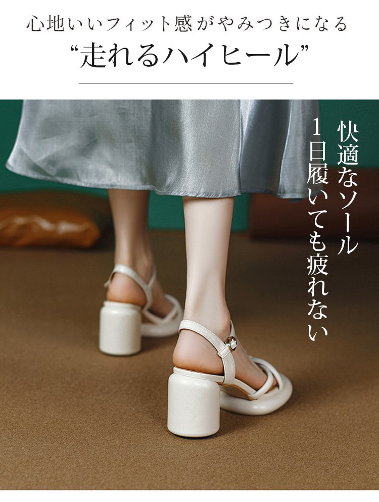 トレンド感あふれる太ヒールサンダルの着用例