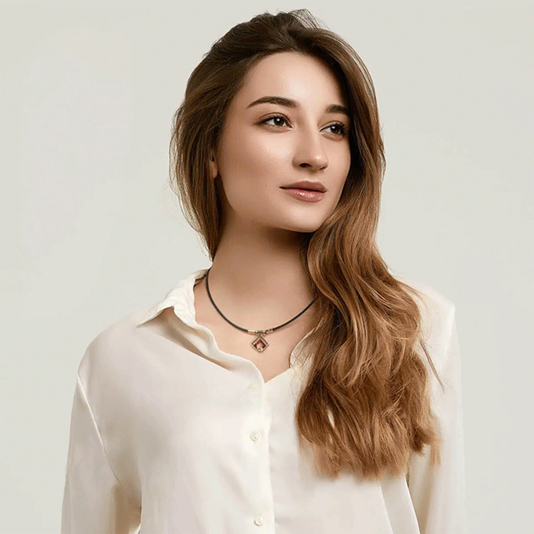 Japanese Magnet Necklace Soothes Cervical Spine and Boosts Energy