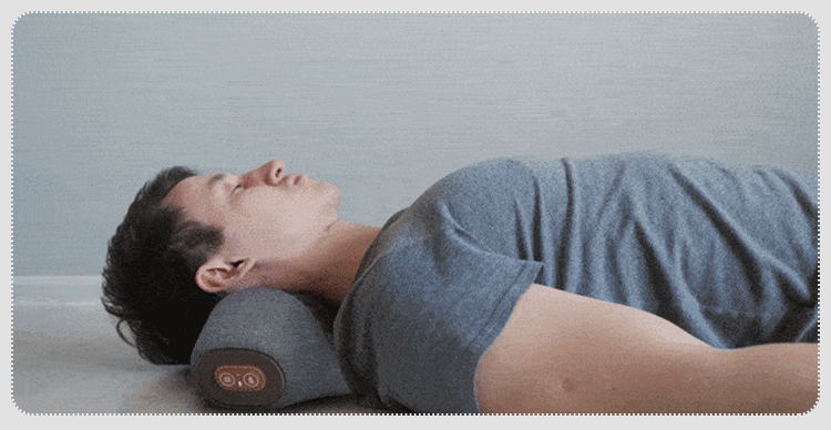 温熱機能付き枕の操作ボタンのクローズアップ