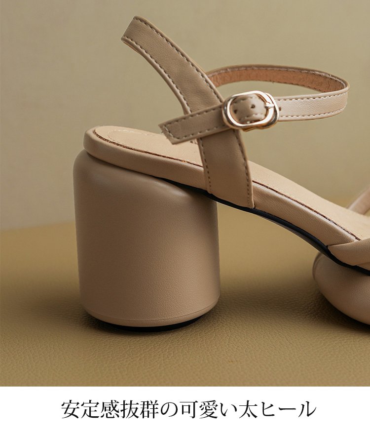フォーマルにも使えるシンプルな太ヒールサンダル