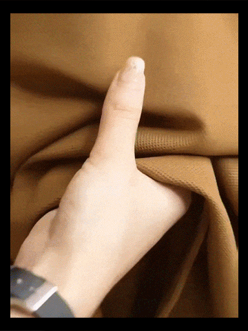 ชุดกีฬาลำลอสีทึบของผู้ชาย