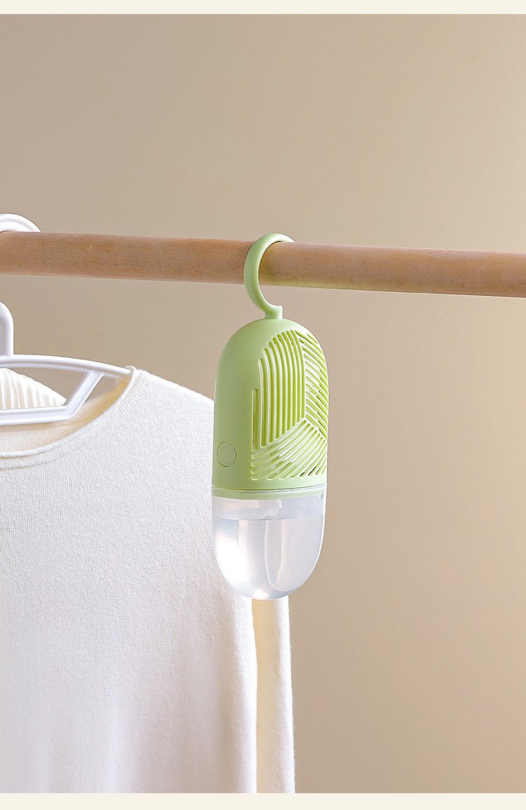 クローゼット収納の必需品 除湿剤