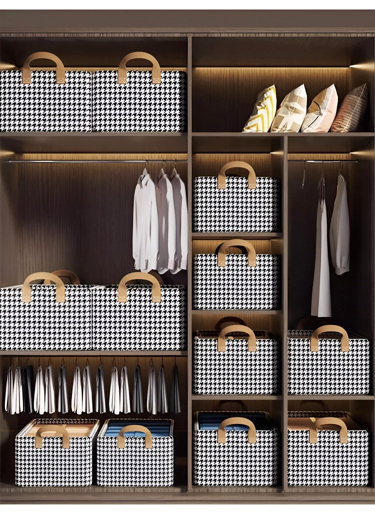 大容量の千鳥格子柄収納ケースに洋服を収納