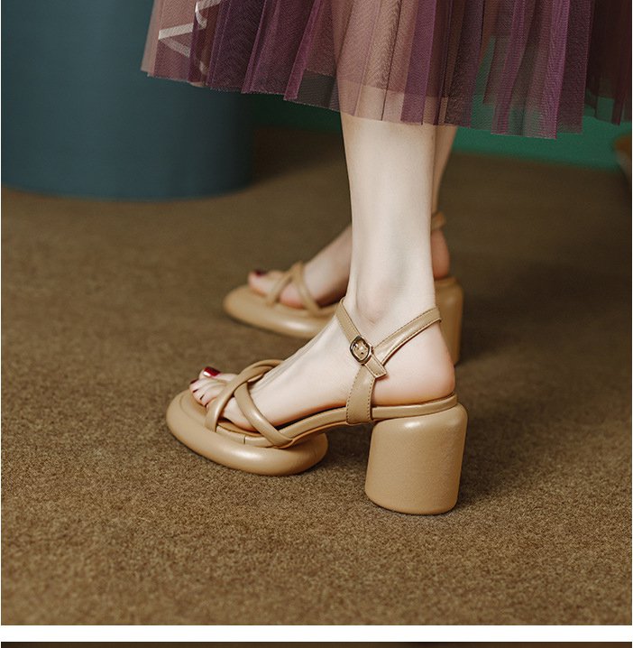 太ヒールサンダル