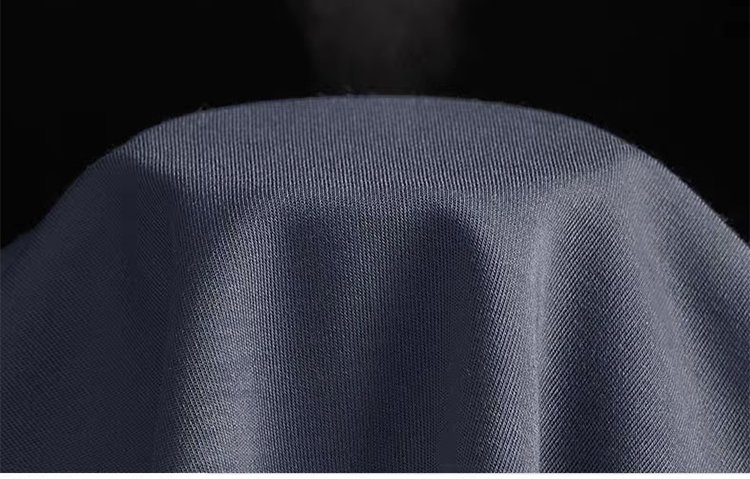 収納力抜群のポケット付きパンツ