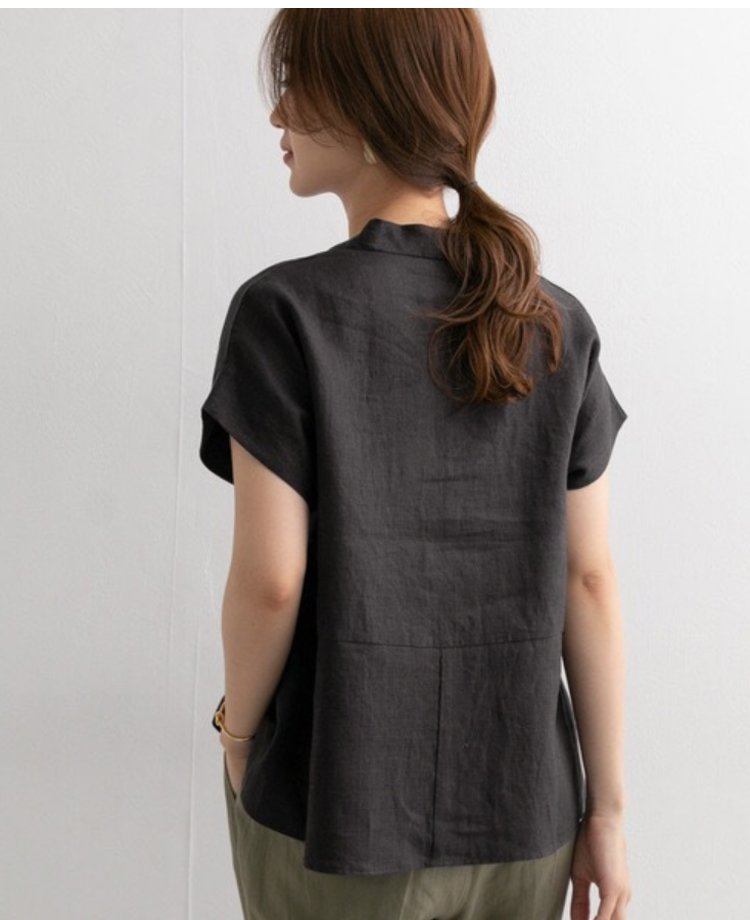おしゃれなカジュアルコーデの綿麻半袖シャツ