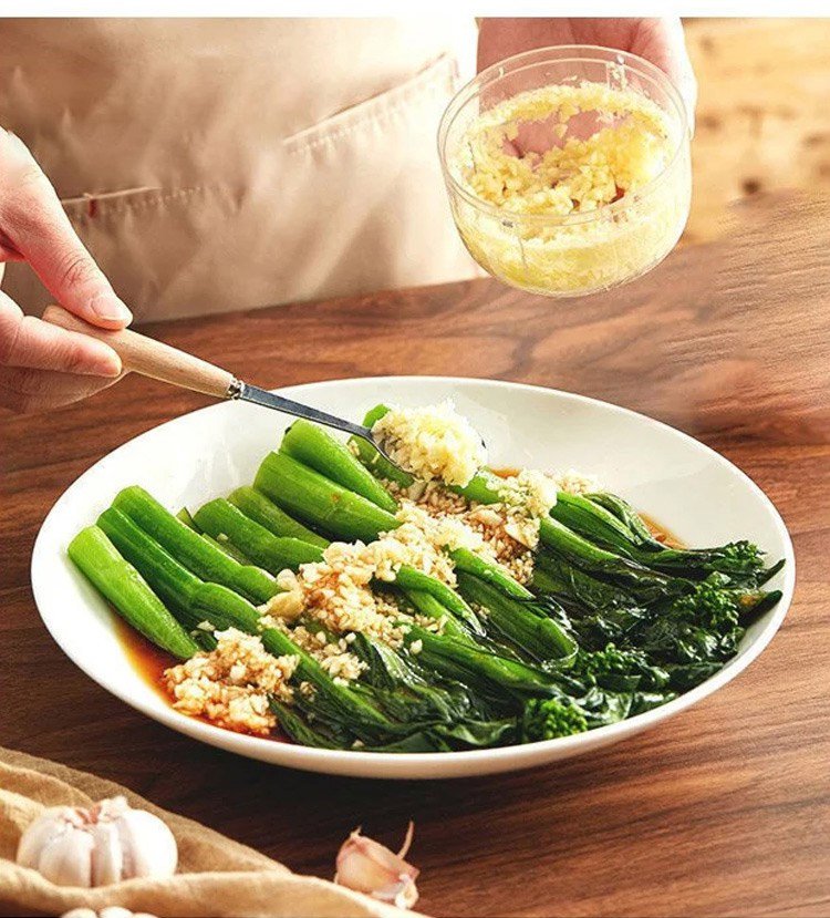 분쇄 기능을 강조한 다기능 믹서기