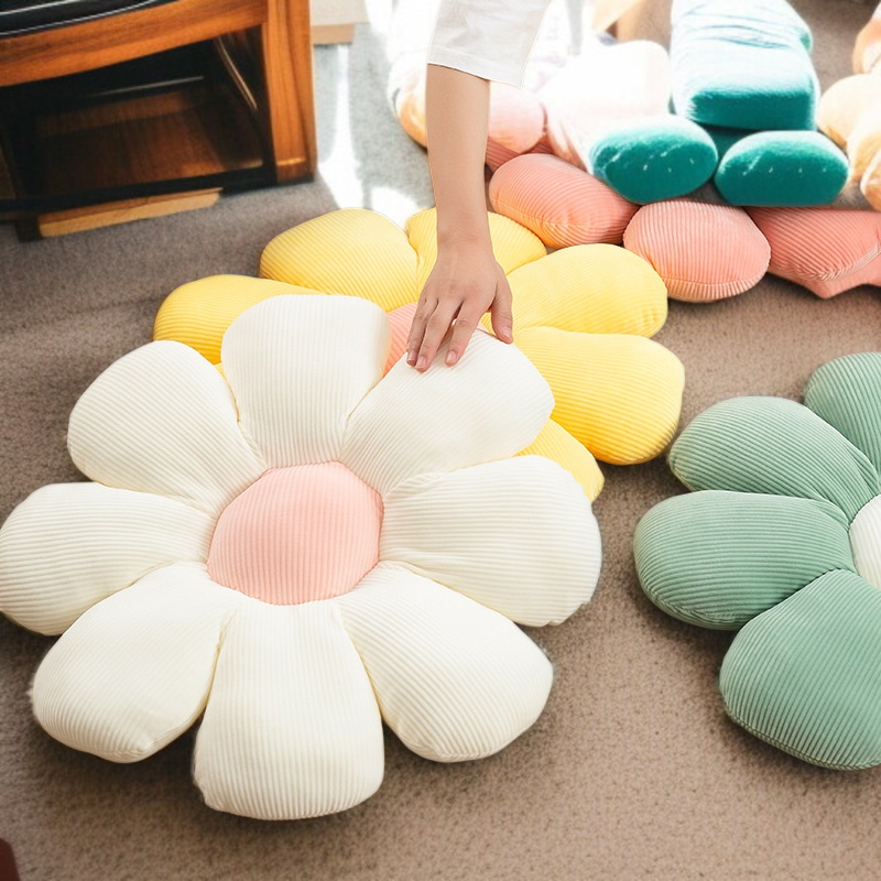 花びらひまわりクッションで明るいインテリア