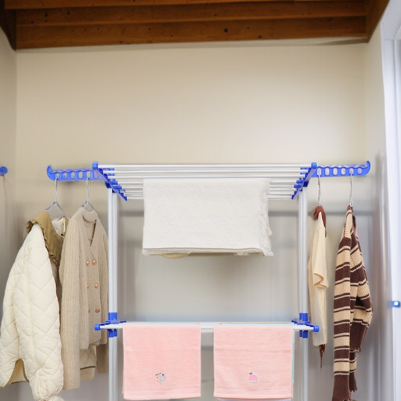 タオルと衣類を同時に掛けられる多機能ラック