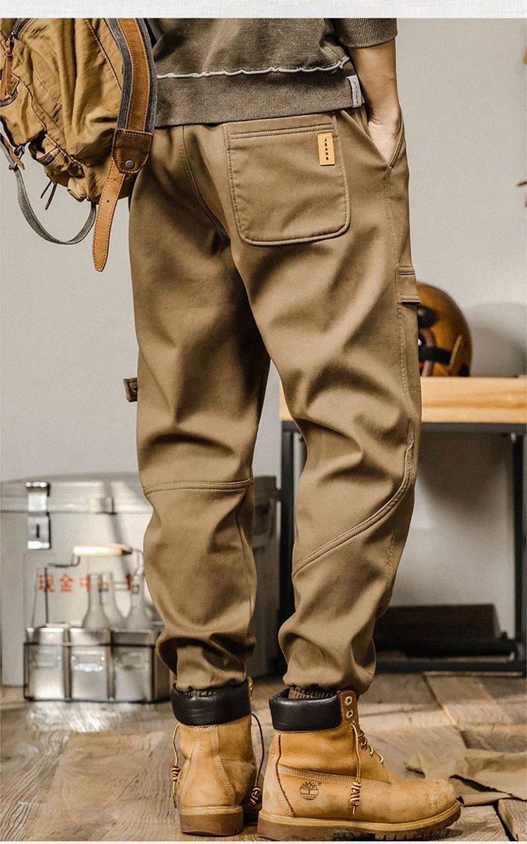 快適な履き心地のカーゴパンツ着用例