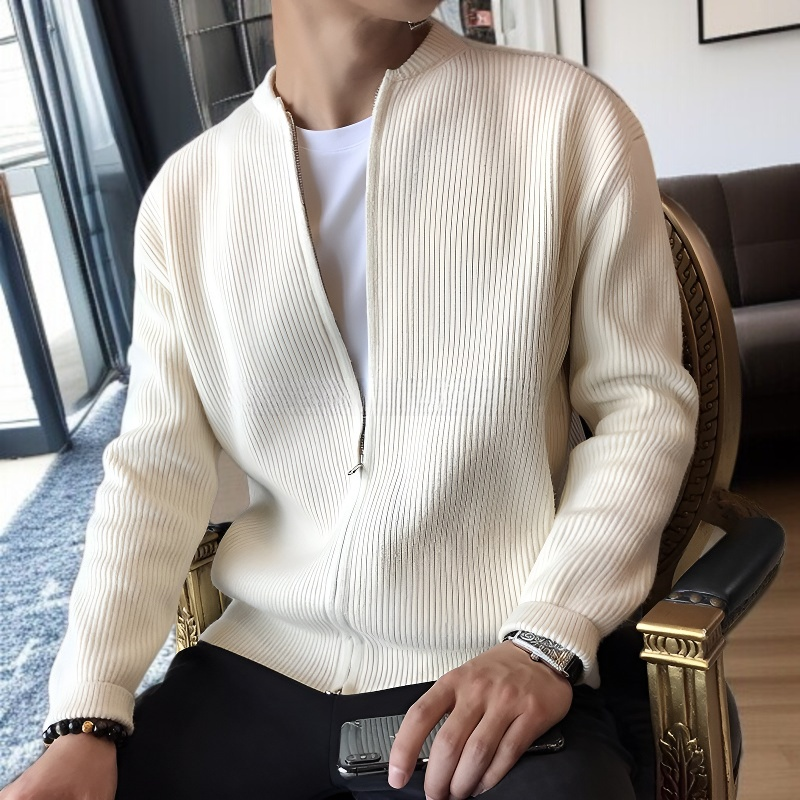 カジュアルコーデの厚手カーディガン着用例