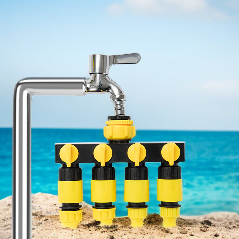 수도꼭지에 연결된 5통 분수기 커넥터 모습